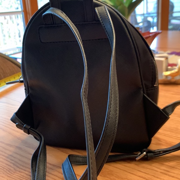 GUESS BACKPACK 🎒 - Picture 4 of 6